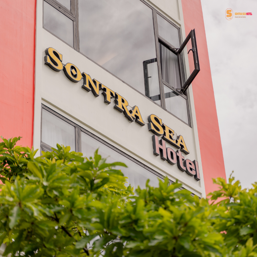 Cận cảnh bảng hiệu Sontra Sea Hotel Đà Nẵng