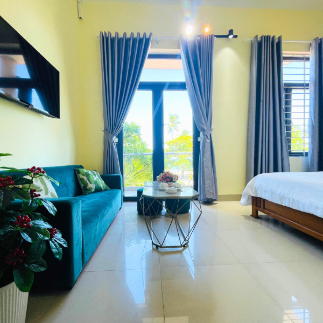 Son Tra beachfront hotel, Da Nang beachfront hotel, Da Nang ocean view hotel, Affordable hotel in Da Nang, Son Tra District hotel in Da Nang