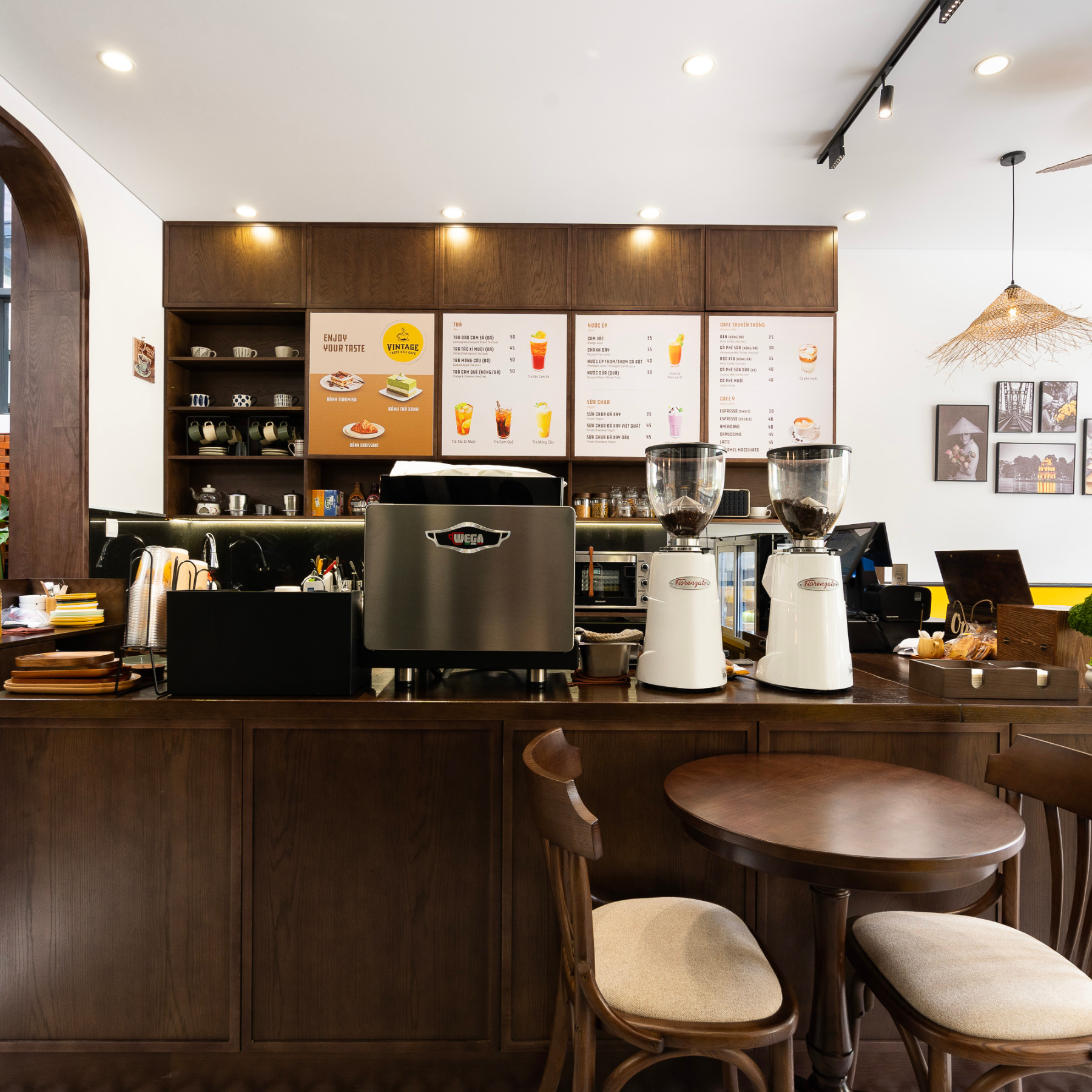 Vintage Taste Deli Cafe, quán cafe yên tĩnh, cafe vintage, cafe Hội An, cafe Vinhomes Grand Park