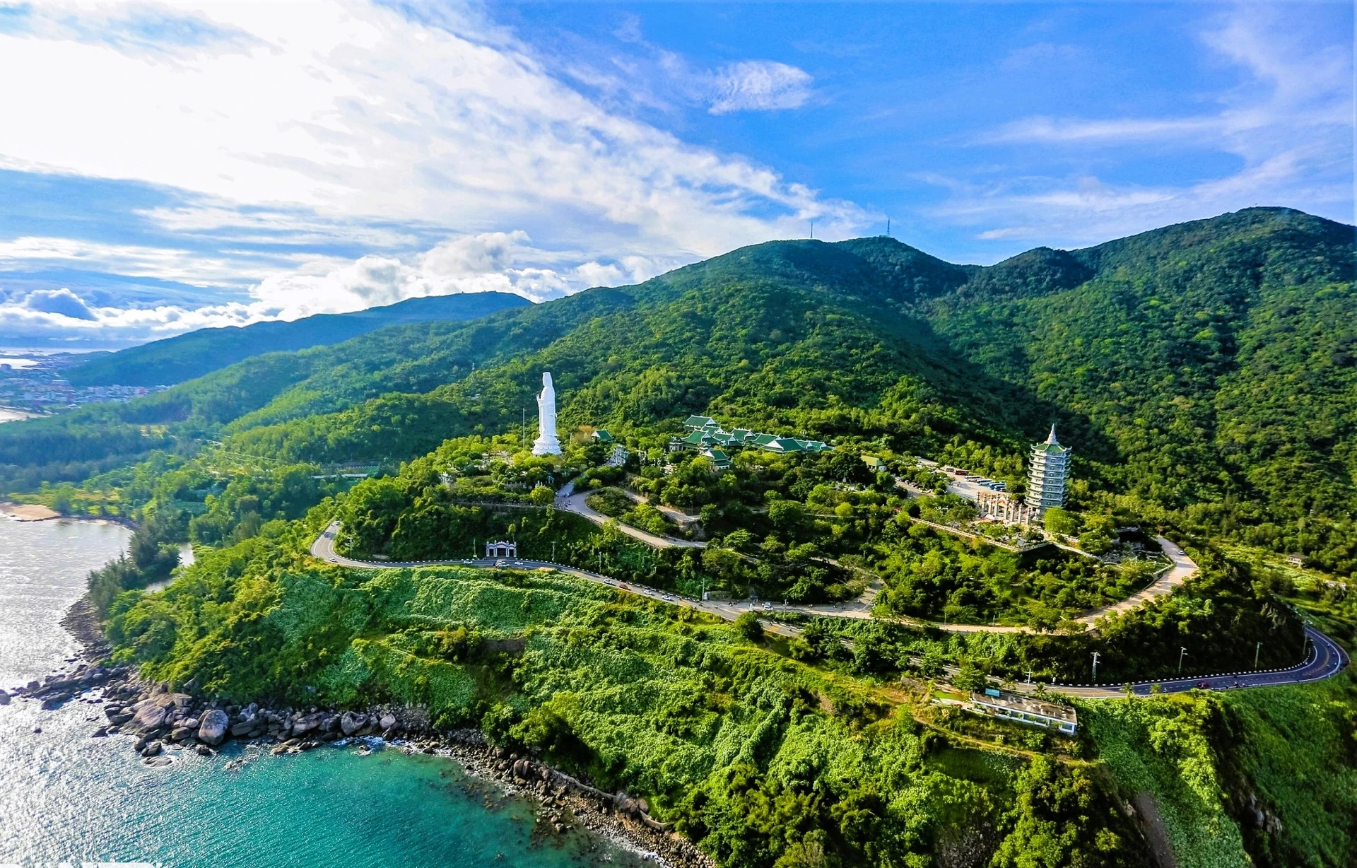 chua linh ung diem den tam linh tren ban dao son tra